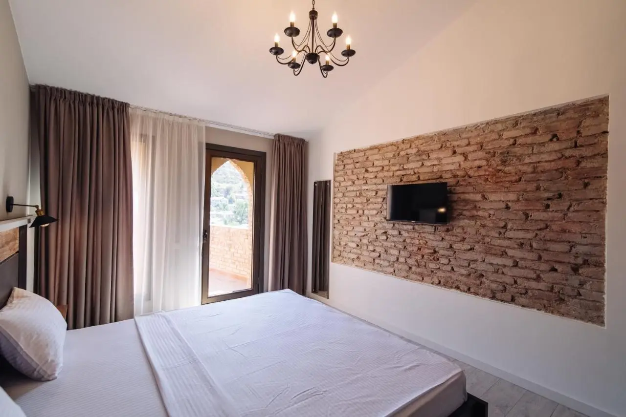 Wine Rock Hotel