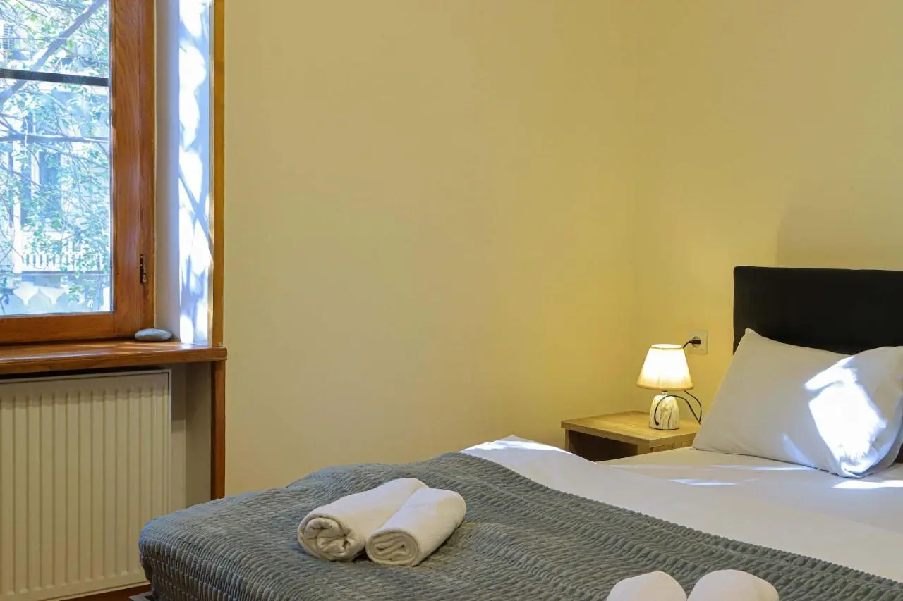 Central 4BR Apt for Groups & Families - By Wehost
