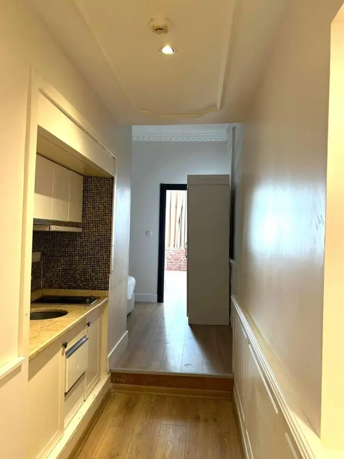Royal Garden Suite and Hotel