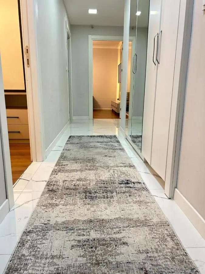 Roni Apartments, Close to the metro and parking