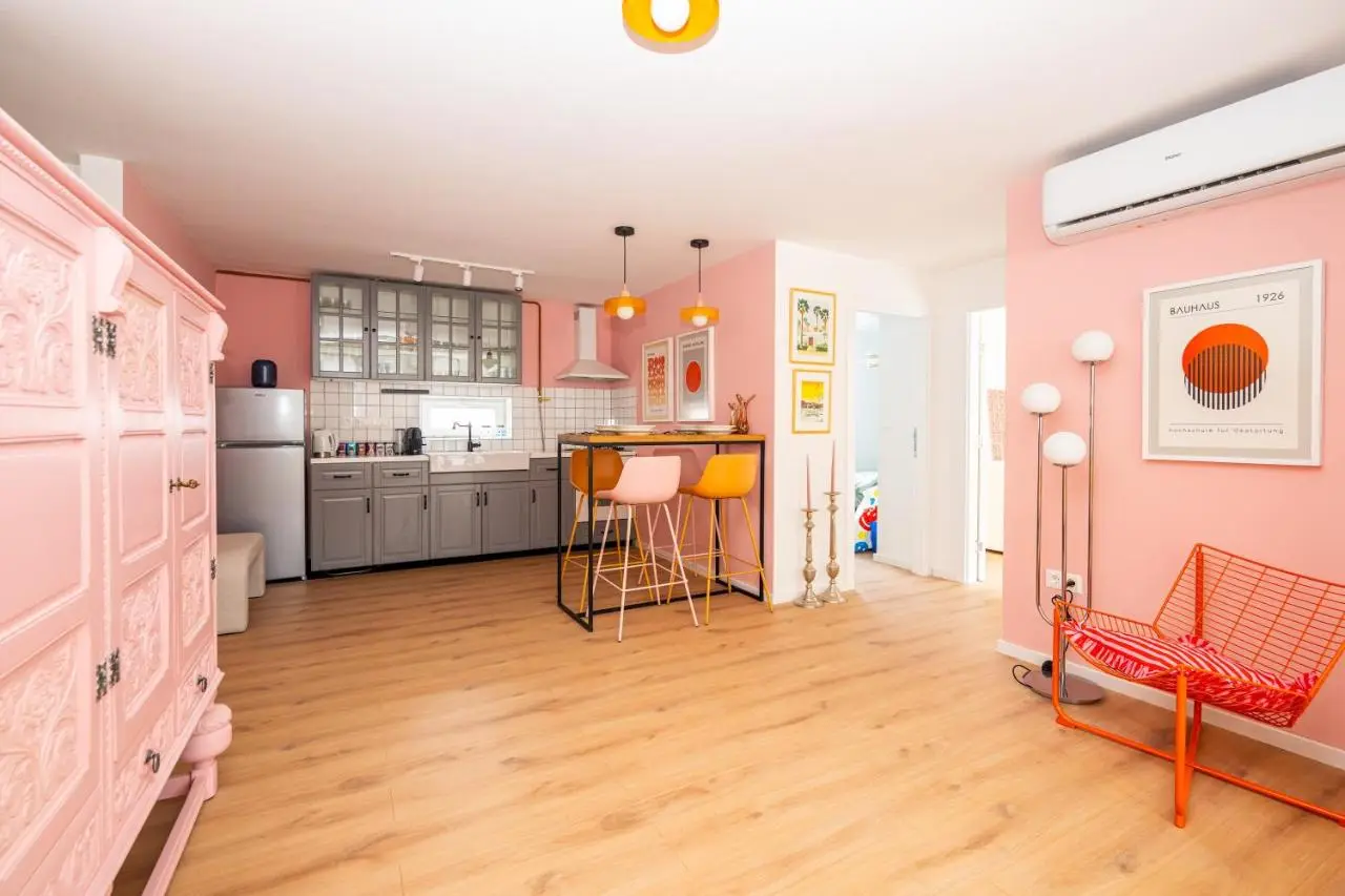 Colorful 3-Bedroom Apartment