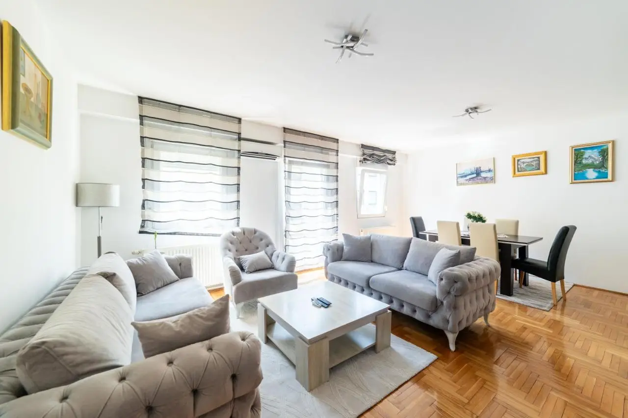CityCenter Cekalusa Two bedroom Apartment with garden
