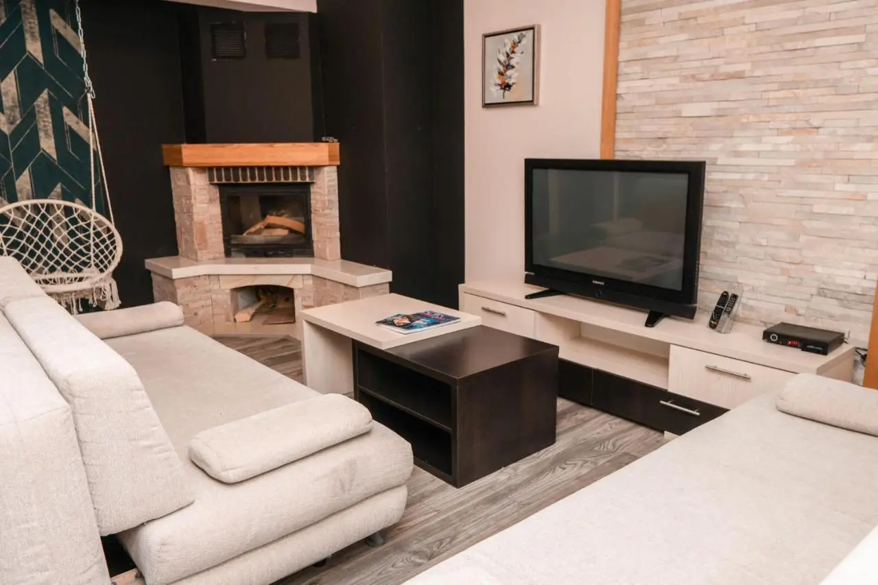 Apartments and rooms Max-Well