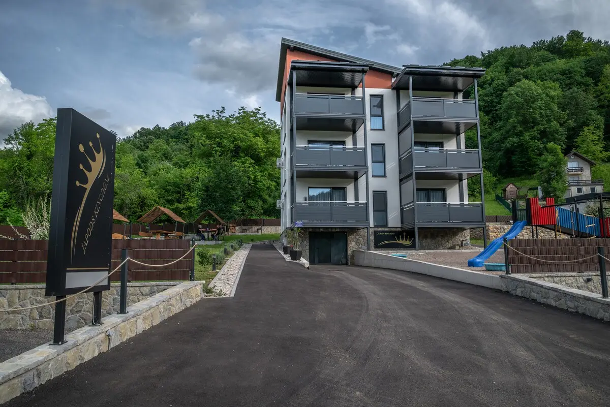 Chic 1BDR Apt - Free Parking