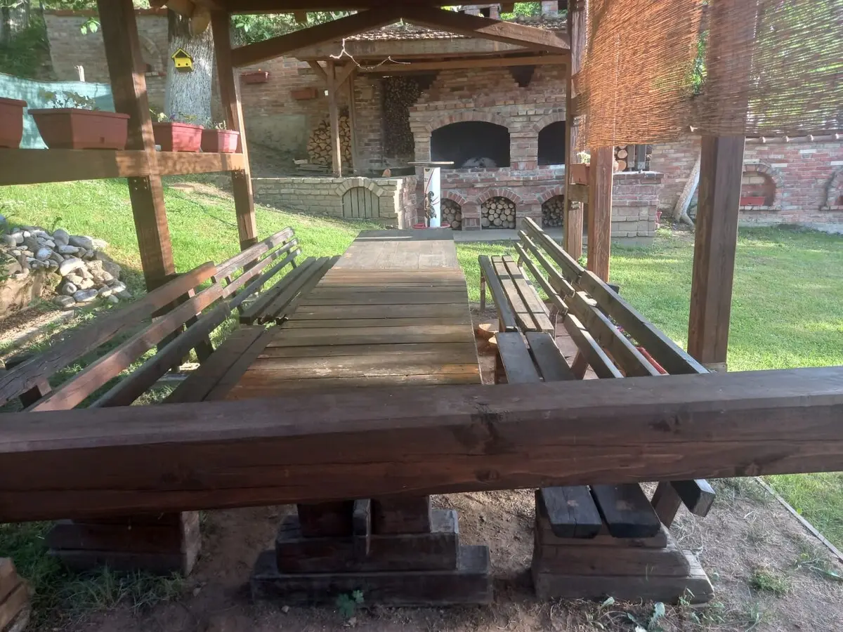 1-min to Bus /  House with Big Garden and BBQ