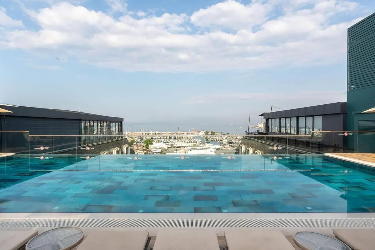Wyndham Grand Istanbul Kalamış Marina Hotel