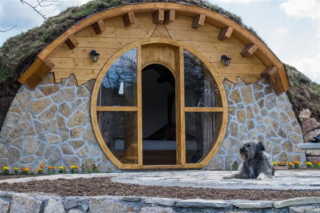 Mountain bungalows and a Hobbit House - Jazavčije Rupe