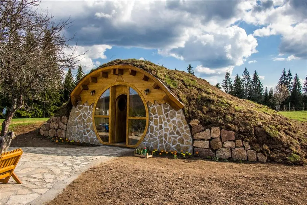 Mountain bungalows and a Hobbit House - Jazavčije Rupe