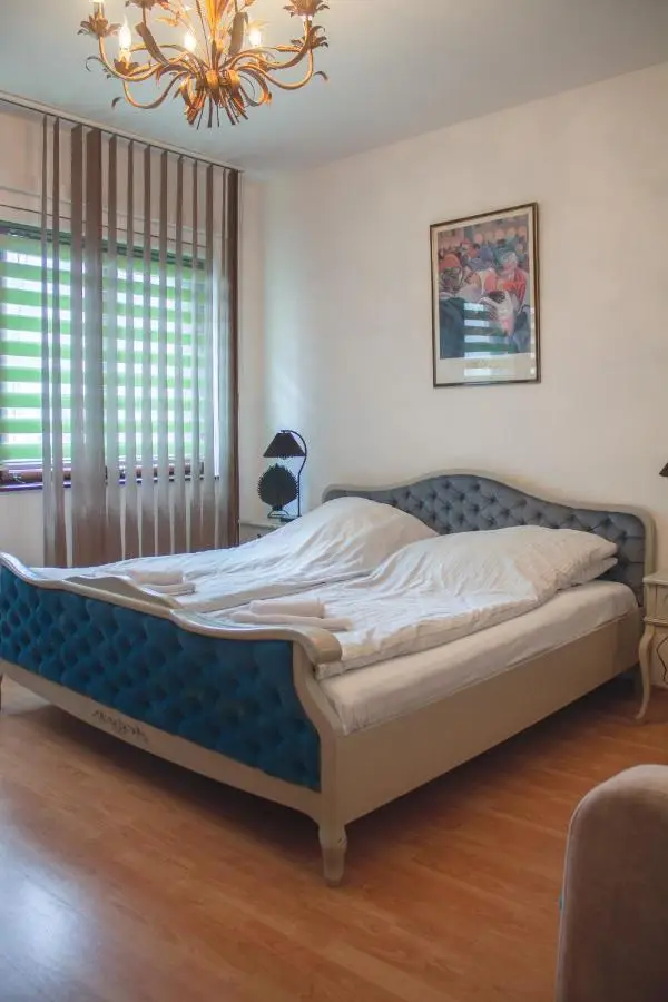 Pink Houdini Home