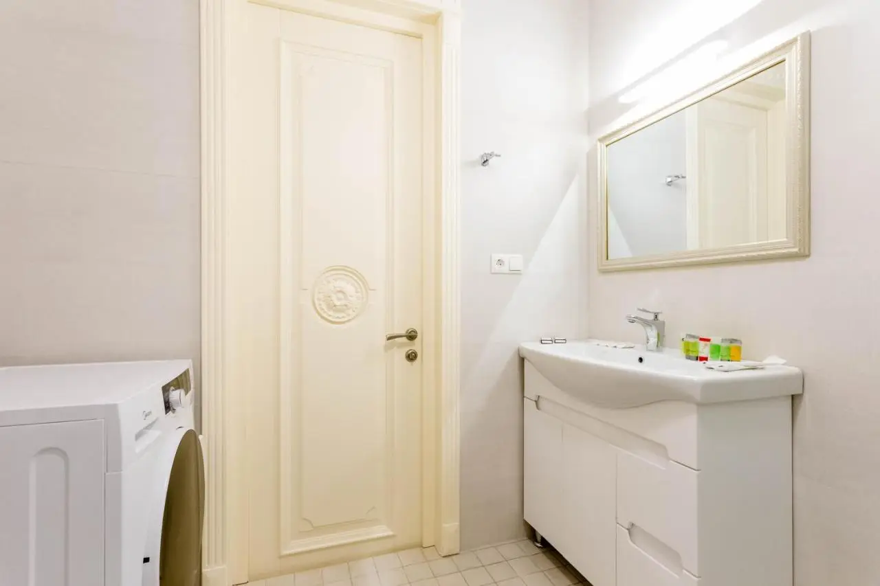 2 Bedroom Deluxe Apartment In The City Center