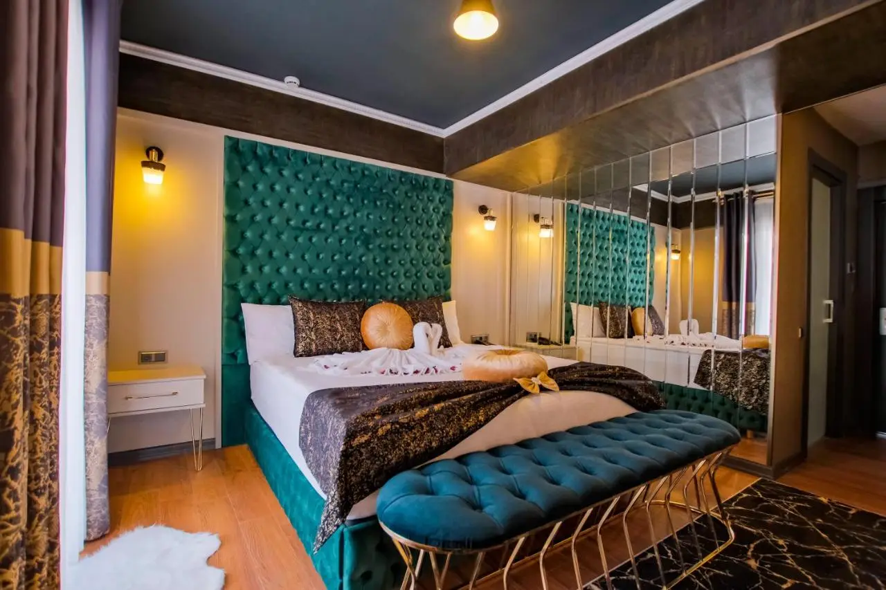 MOONDAY HOTEL