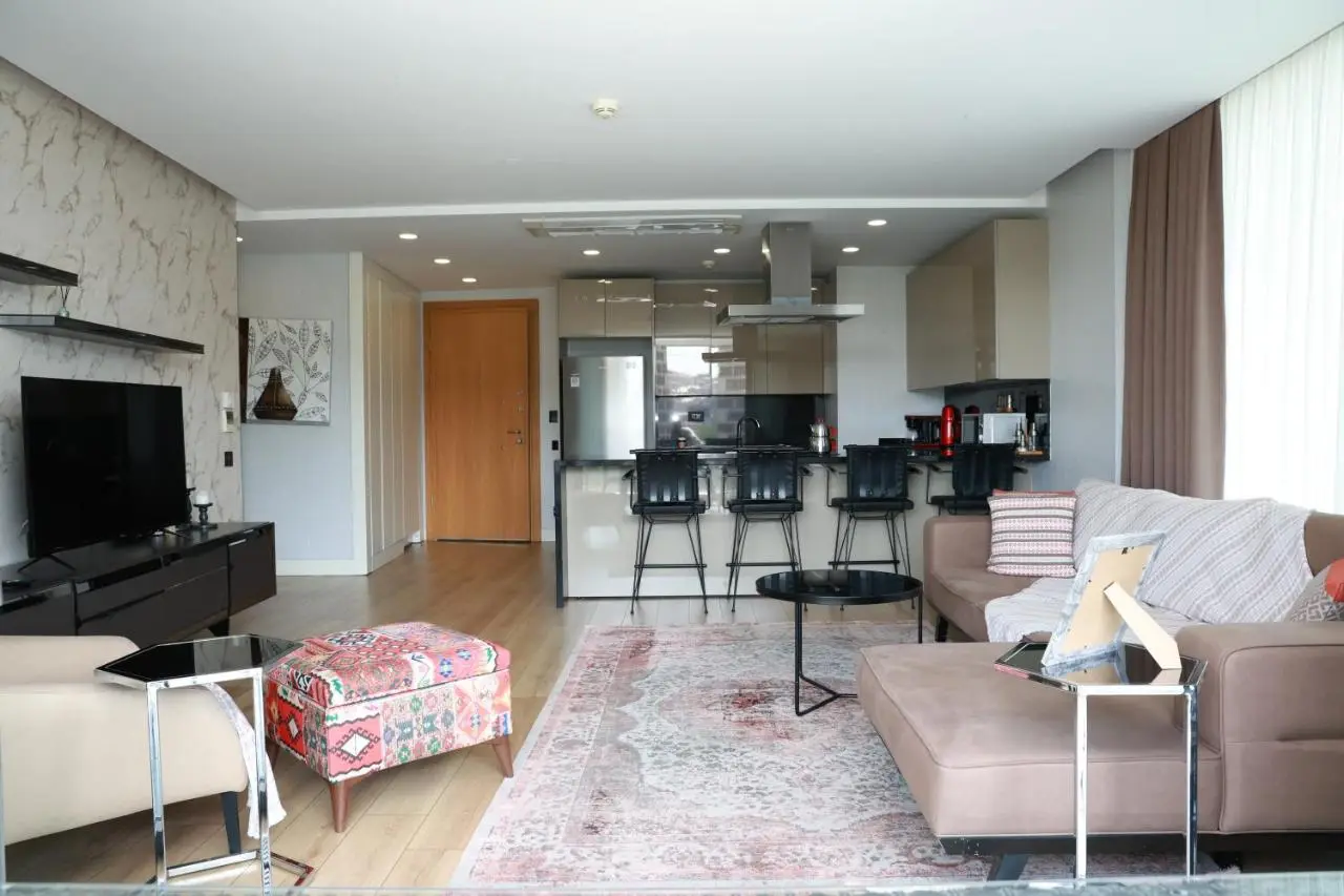 Deluxe 2BR Apartment Balcony 420