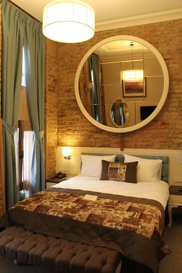 Collage Pera Hotel