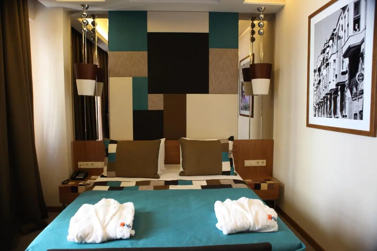 Collage Pera Hotel