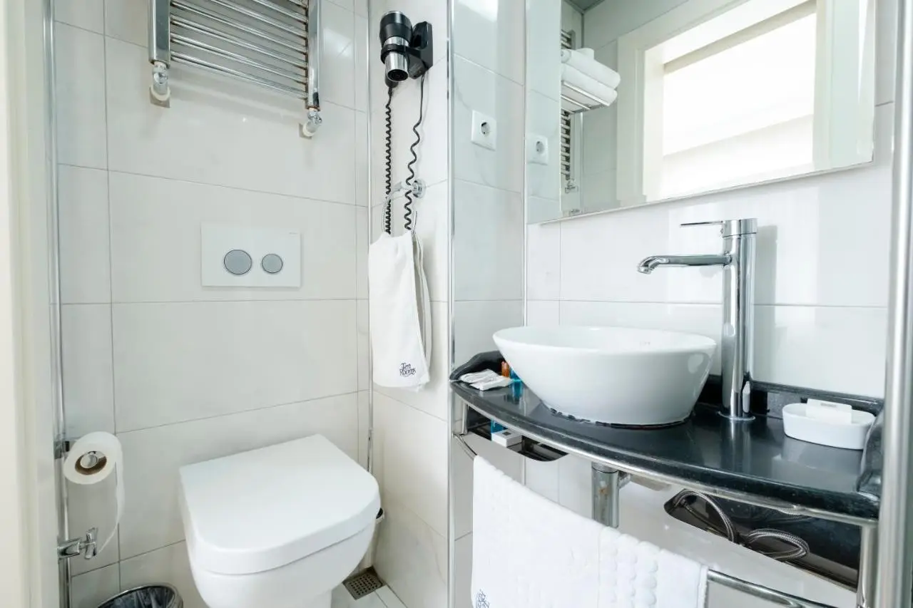 Ten Rooms Istanbul Hotel