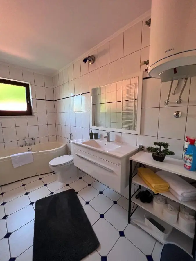 Oaza mira - Apartment with Lake View & Private Pool