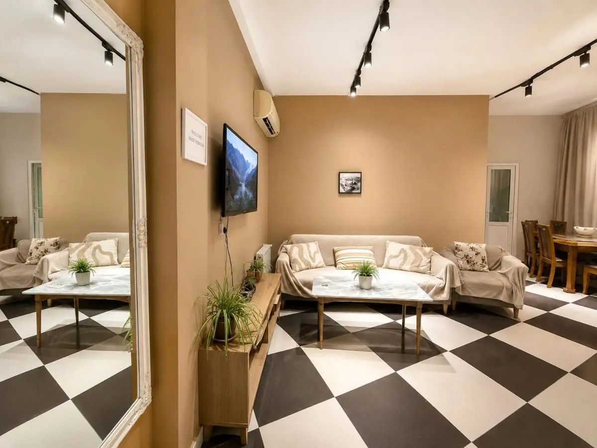 Firuzi Apartment TBS