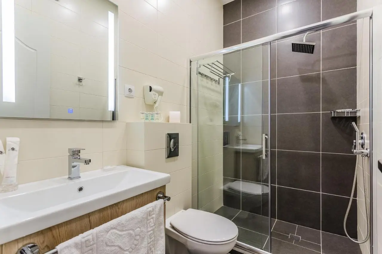 8 Rooms Apartotel On Meidan