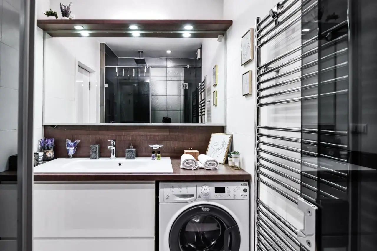 2 bedroom Penthouse in city center, free parking