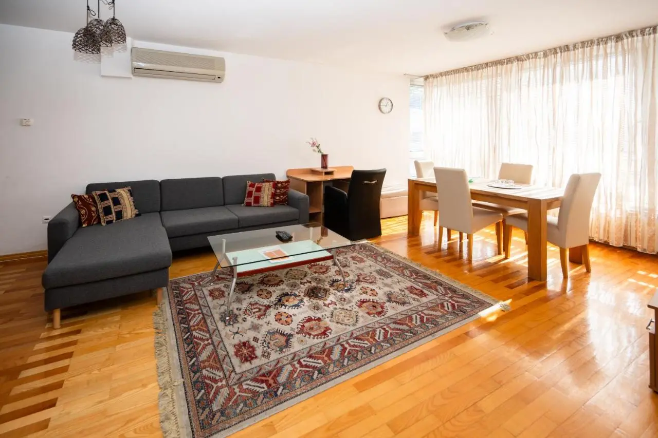 Modern 2BDR apartment in the center - FREE PARKING