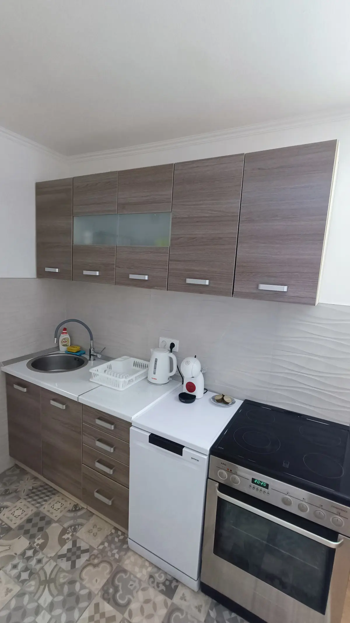 modern, one bedroom, free parking, airconditioning