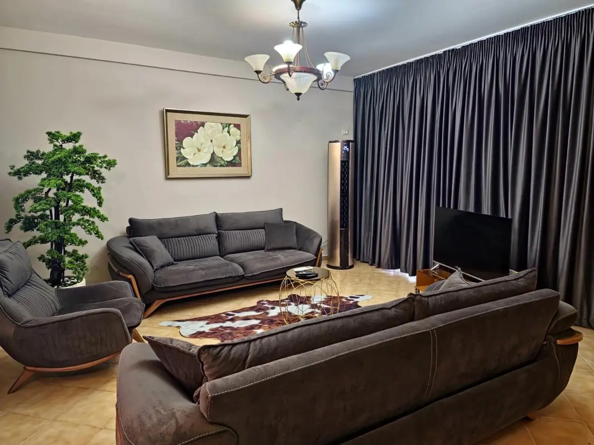 Elly Apartment