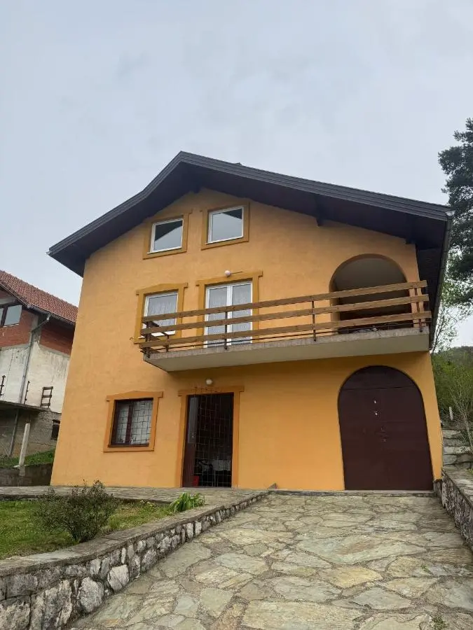Lake House Ceric