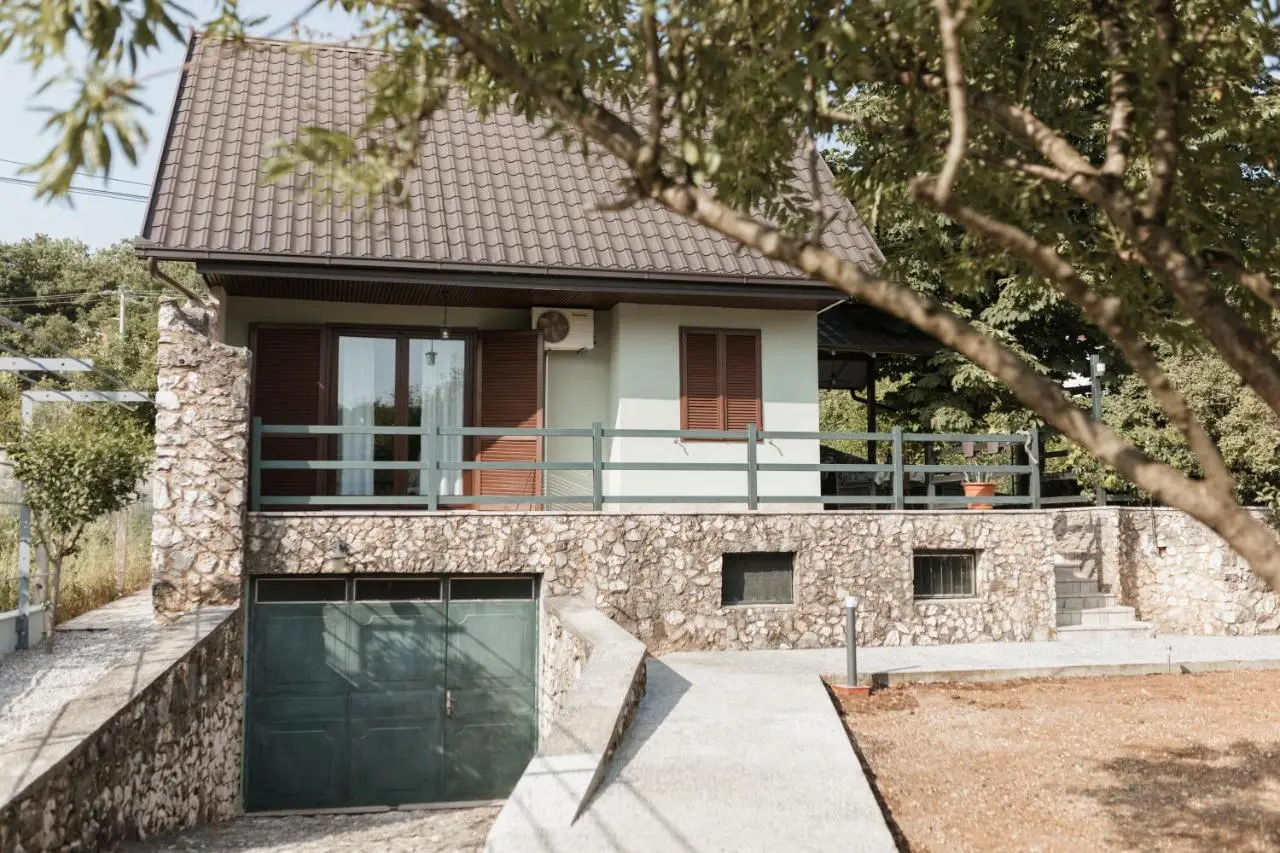 Almond Buna PoolHouse