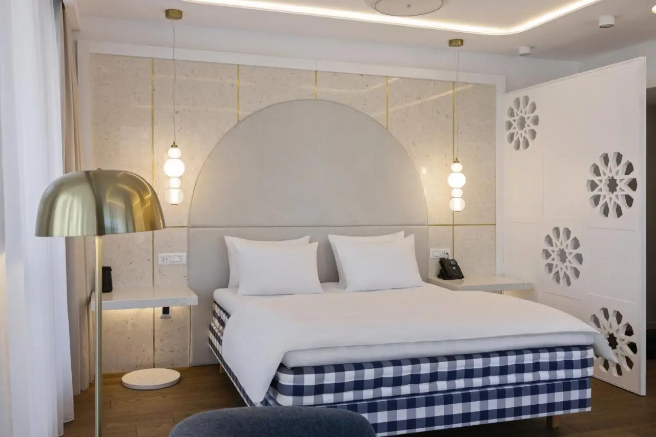 Apeiro City Avant-garde Hotel