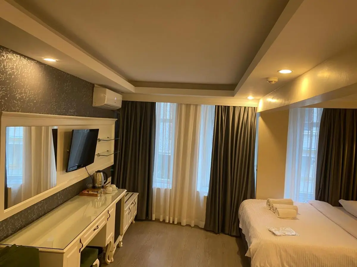 Lazz City Hotel