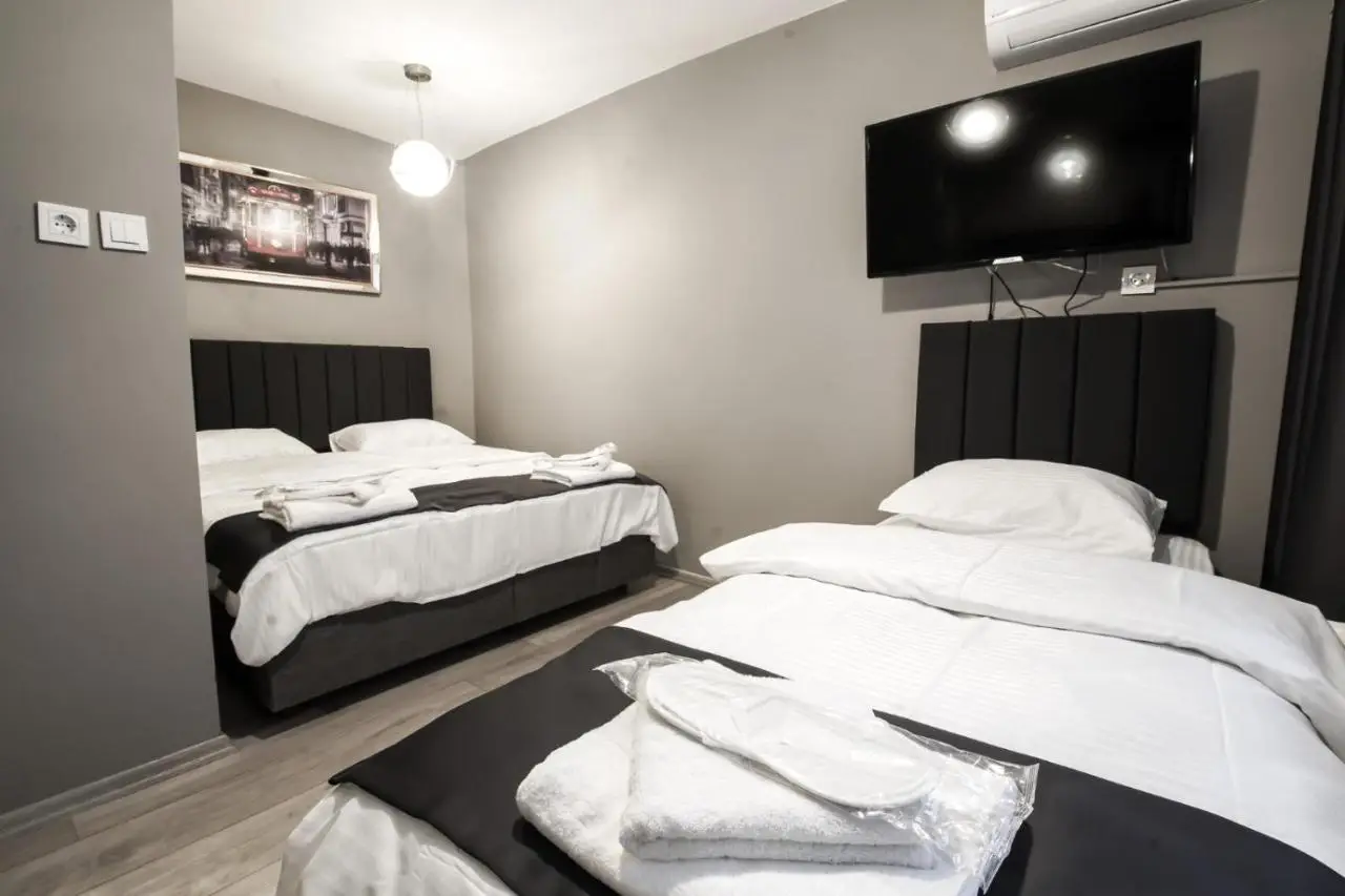 opera wall suite