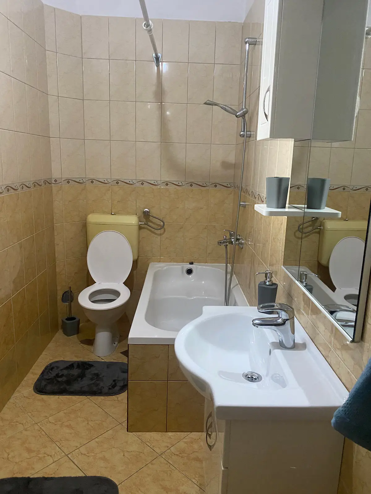 Family Suite Apartment - 2 Studios with Garden