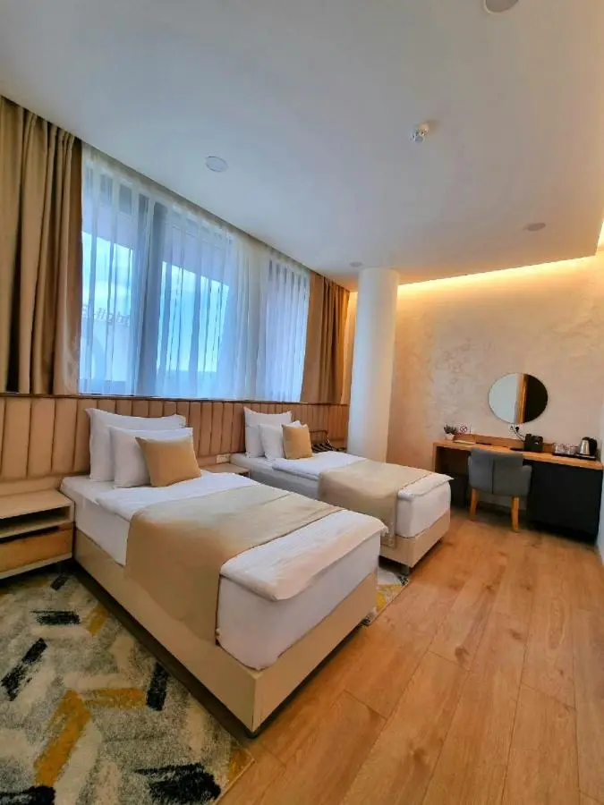 Hotel Emerald