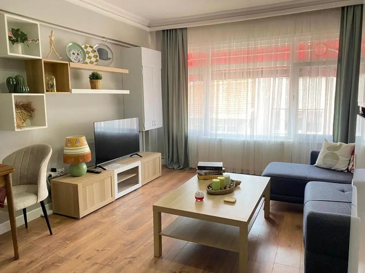 Kadıköy ün Kalbinde Tarihi Rahat Sessiz Daire