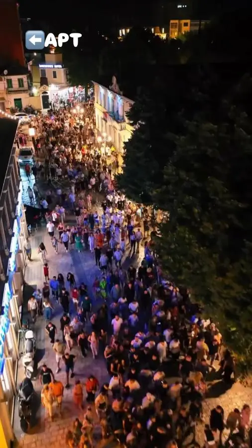 Pedestrian Street Center Apartment