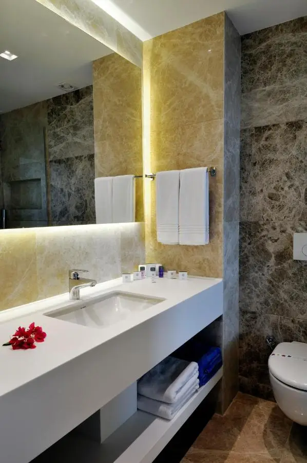 Lugga Boutique Hotel & Beach