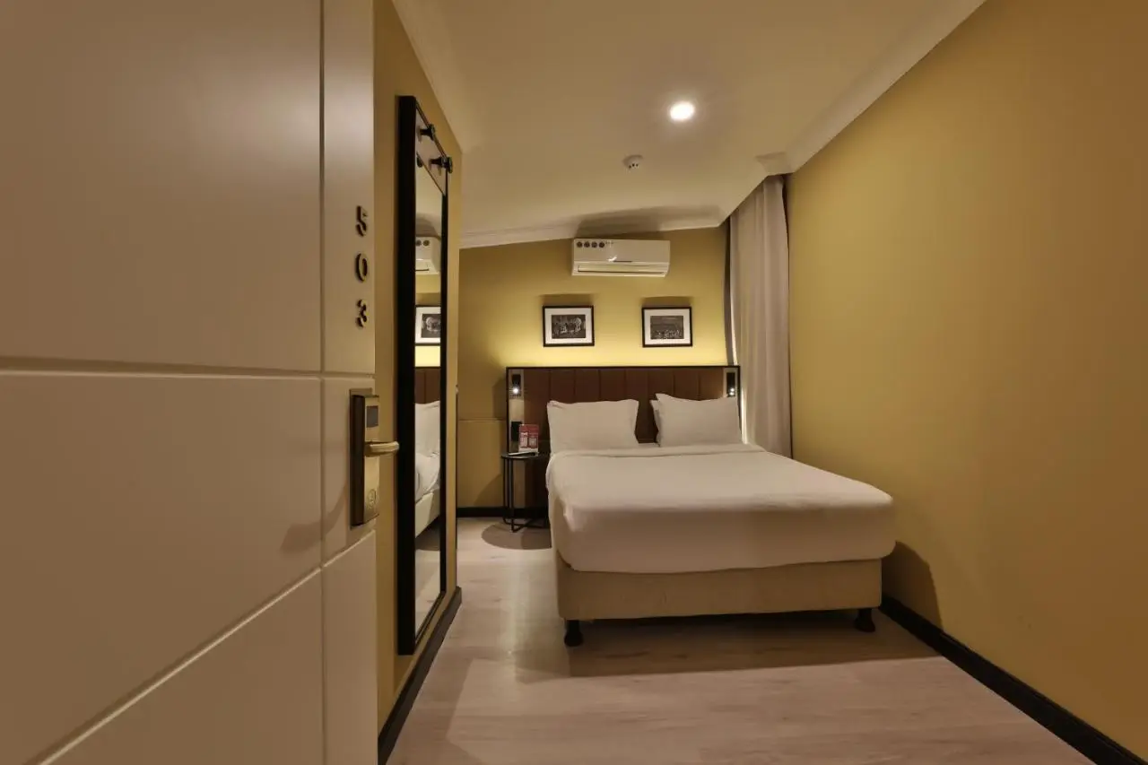 EA Exclusive Hotel
