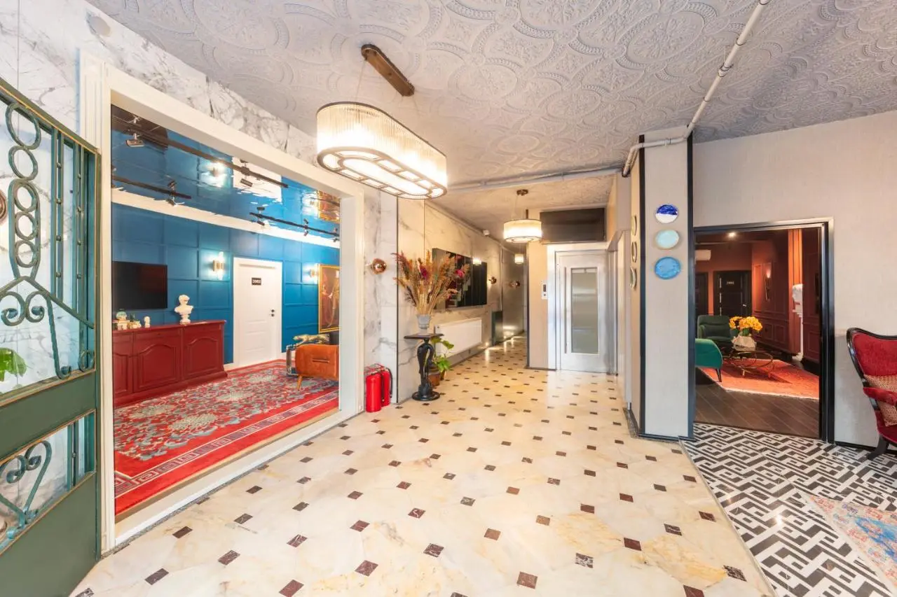 Hexa Suites Hotel