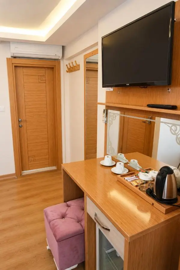 Weingart Black Pearl Hotel