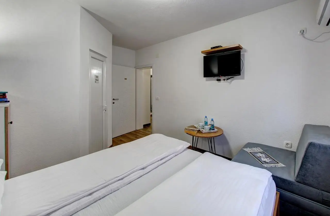 Guesthouse Check In - Apartments & Rooms