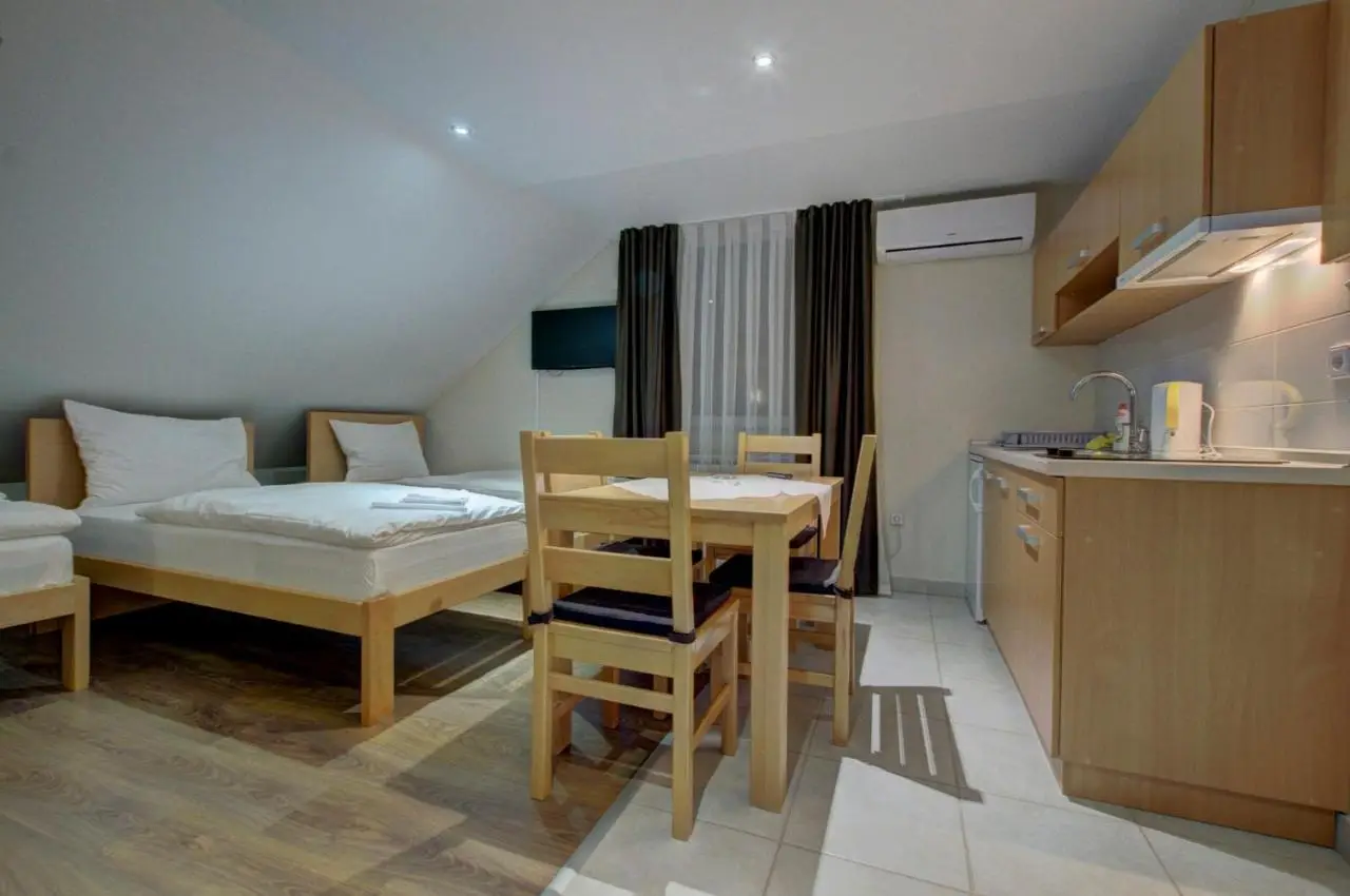 Tihe Noci Motel