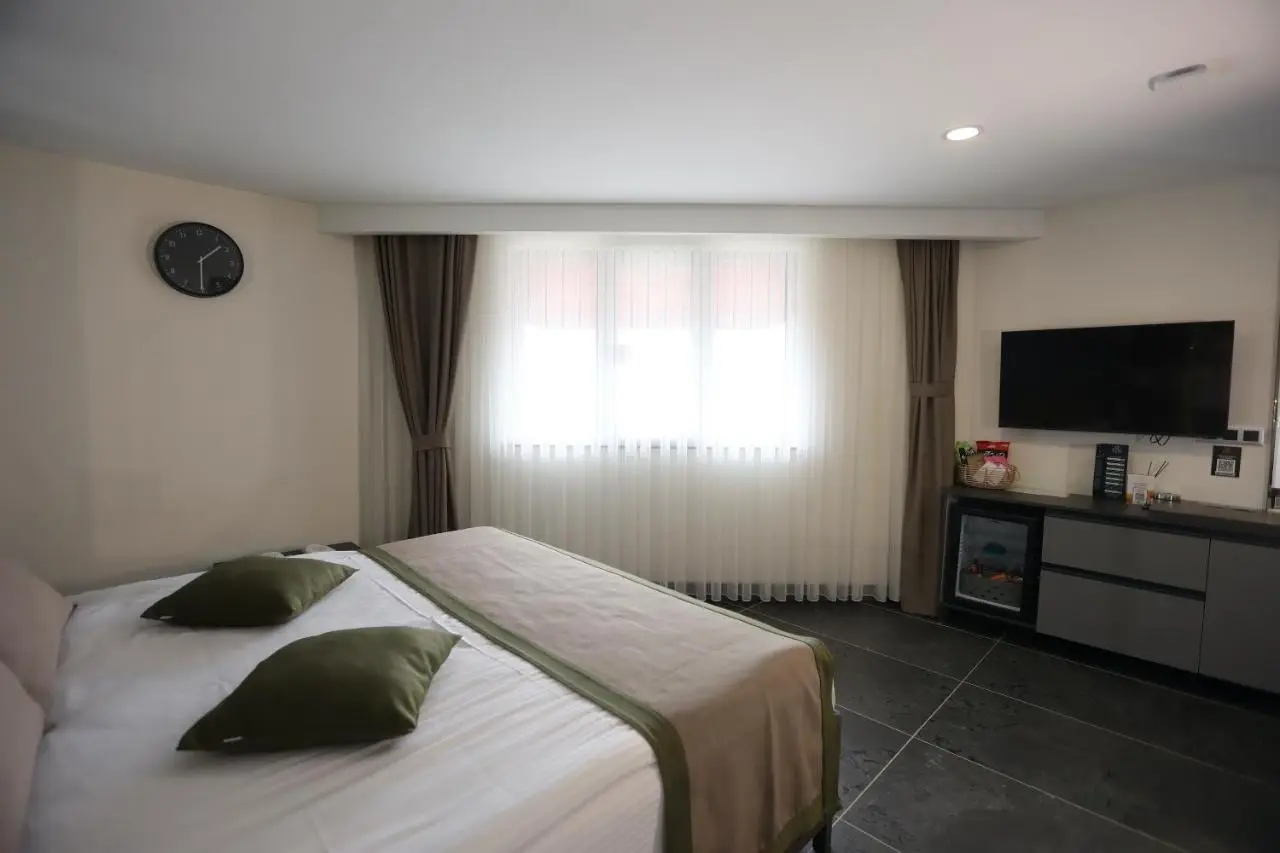 Ren Business Hotel