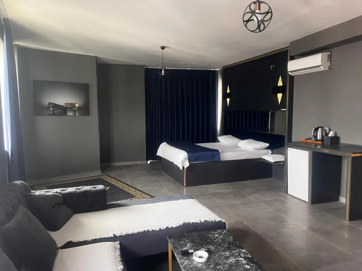 216 Hill Suites