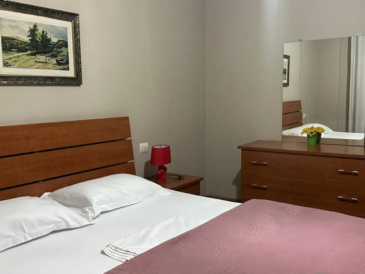 Turdiu center apart