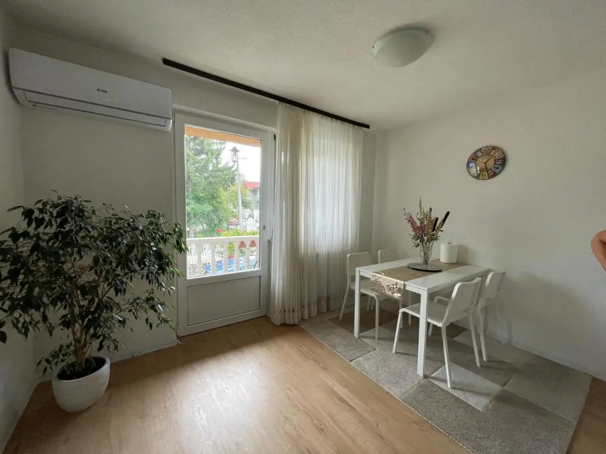 Sunny Garden Apartment