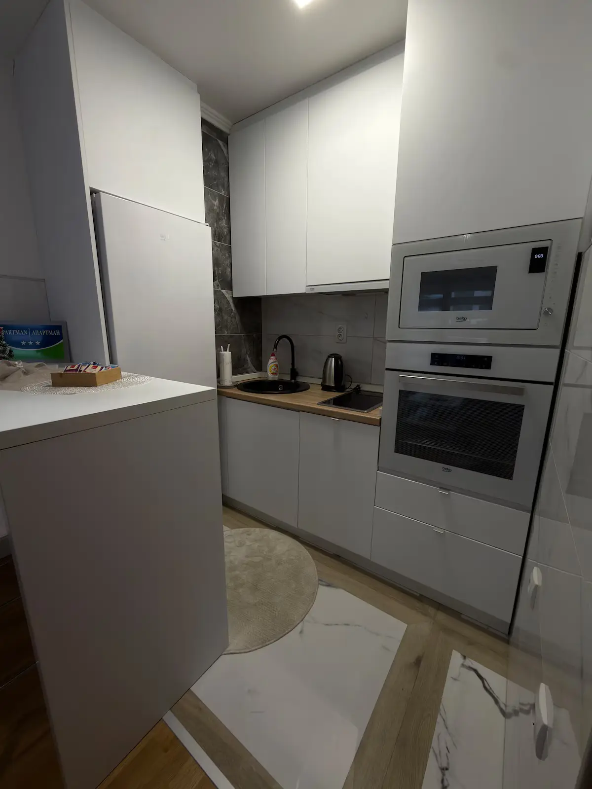 Lovely apartment, own own parking