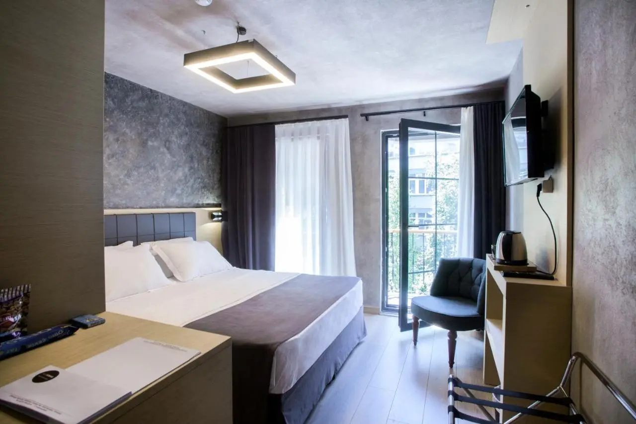Red Stone Hotel