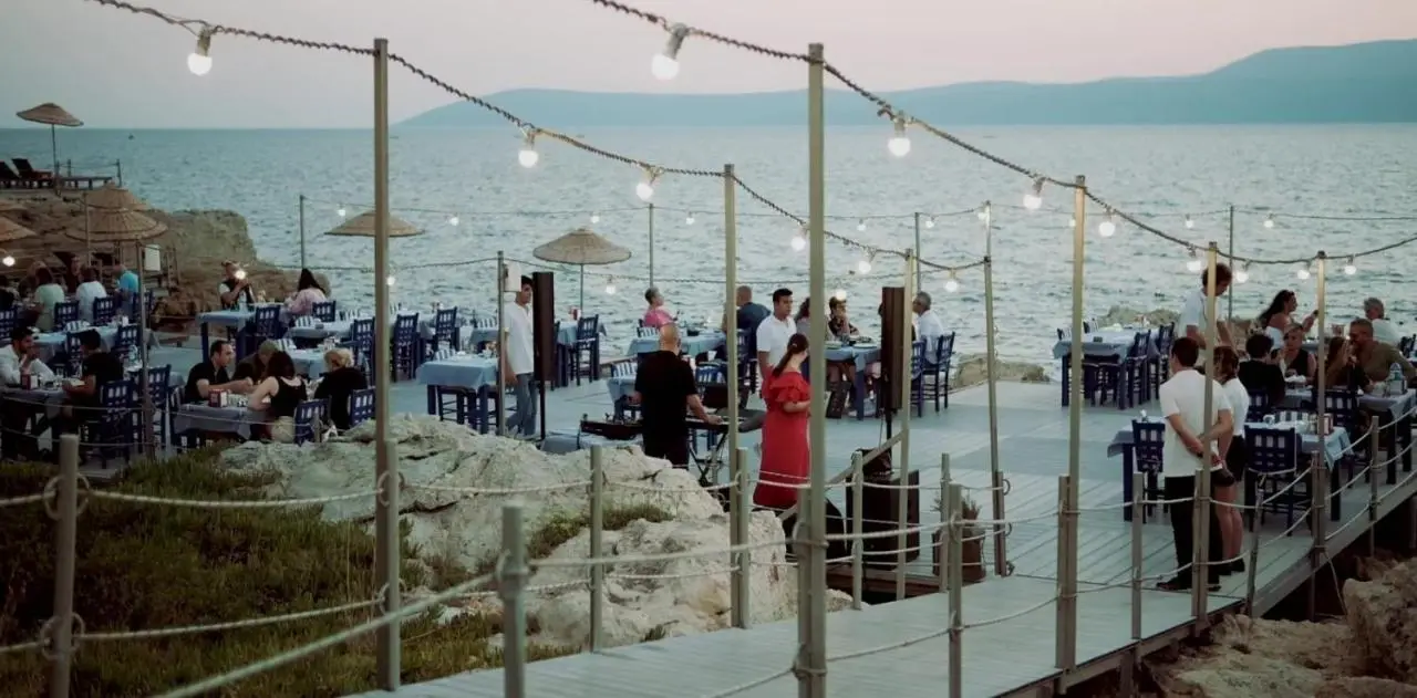 Maya Bistro Hotel & Beach