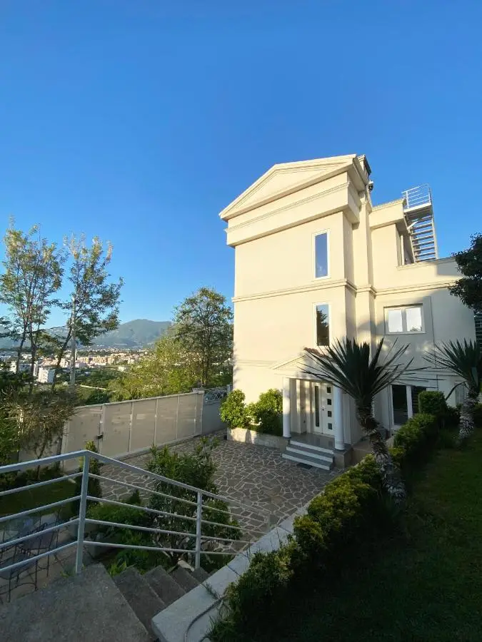 Villa 35