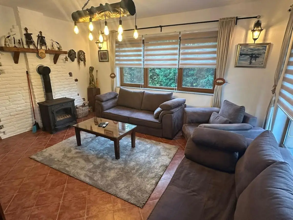 Cottage on Una